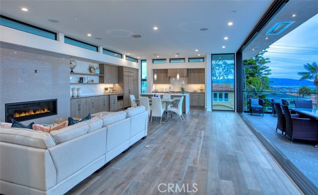 945 7th Street, Hermosa Beach, California 90254, 4 Bedrooms Bedrooms, ,3 BathroomsBathrooms,Residential,Sold,7th,SB19140226