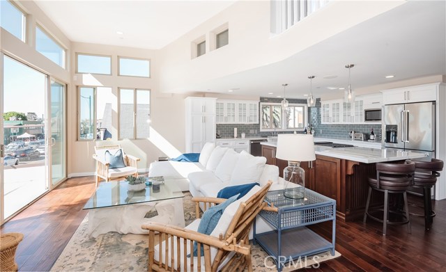 100 8th Street, Hermosa Beach, California 90254, 2 Bedrooms Bedrooms, ,1 BathroomBathrooms,Residential,Sold,8th,SB20203822