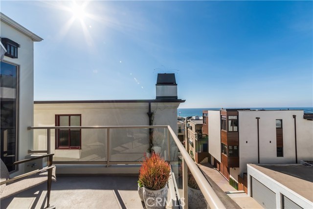 128 1st Place, Manhattan Beach, California 90266, 3 Bedrooms Bedrooms, ,1 BathroomBathrooms,Residential,Sold,1st,SB18034963