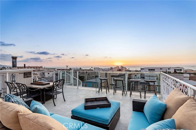 The rooftop deck is an entertainers dream!