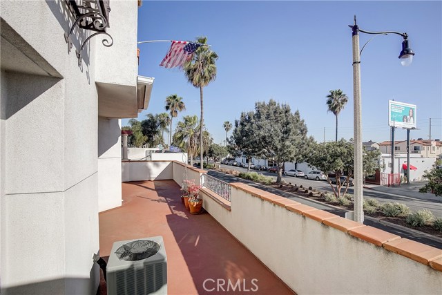 2001 Artesia Boulevard, Redondo Beach, California 90278, 1 Bedroom Bedrooms, ,1 BathroomBathrooms,Residential,Sold,Artesia,SB20046856