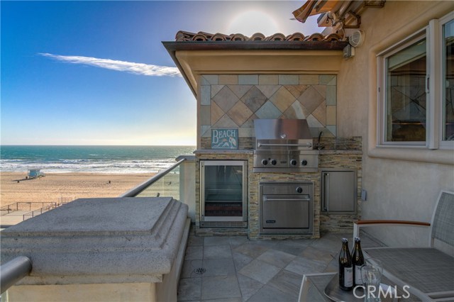 2702 The Strand, Manhattan Beach, California 90266, 3 Bedrooms Bedrooms, ,1 BathroomBathrooms,Residential,Sold,The Strand,SB17066172