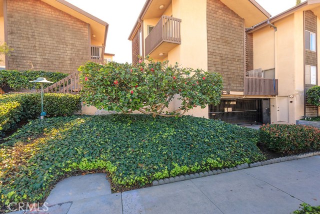 Front of North Hills Complex & Parking Garage Front of North Hills Complex & Parking Garage