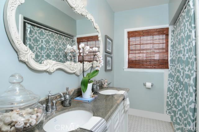 1515 Monterey Boulevard, Hermosa Beach, California 90254, 2 Bedrooms Bedrooms, ,1 BathroomBathrooms,Residential,Sold,Monterey,SB20091970