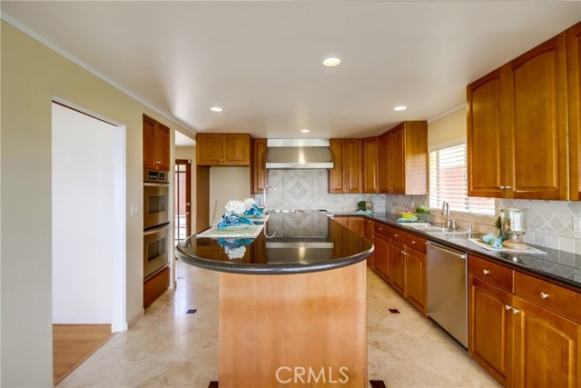 7206 Crest Road, Rancho Palos Verdes, California 90275, 5 Bedrooms Bedrooms, ,4 BathroomsBathrooms,Residential,Sold,Crest,PV17081405