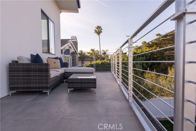 619 Knob Hill Avenue, Redondo Beach, California 90277, 5 Bedrooms Bedrooms, ,3 BathroomsBathrooms,Residential,Sold,Knob Hill,SB18022125