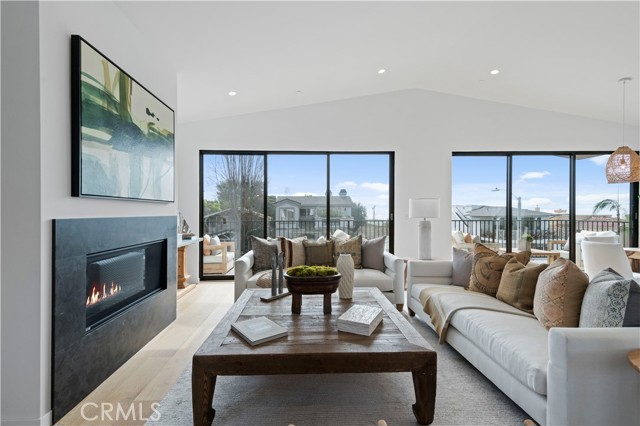 945 15th St, Hermosa Beach, California 90254, 4 Bedrooms Bedrooms, ,5 BathroomsBathrooms,Residential,Sold,15th St,SB20148499