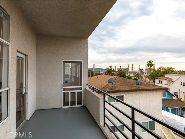 647 1st Place, Hermosa Beach, California 90254, 3 Bedrooms Bedrooms, ,2 BathroomsBathrooms,Residential,Sold,1st,SB19033605