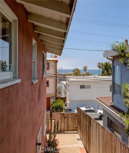 1965 Manhattan Avenue, Hermosa Beach, California 90254, 3 Bedrooms Bedrooms, ,2 BathroomsBathrooms,Residential,Sold,Manhattan,SB20021506