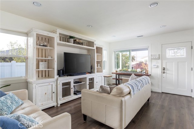 1012 Avenue C, Redondo Beach, California 90277, 4 Bedrooms Bedrooms, ,2 BathroomsBathrooms,Residential,Sold,Avenue C,SB19263287