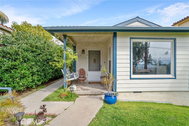 FRONT HOUSE: 2 Bedrooms, 1 full Bathroom and approximately 950 Sq. Ft.