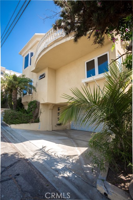 1220 Ocean Drive, Hermosa Beach, California 90254, 4 Bedrooms Bedrooms, ,3 BathroomsBathrooms,Residential,Sold,Ocean,SB17068697