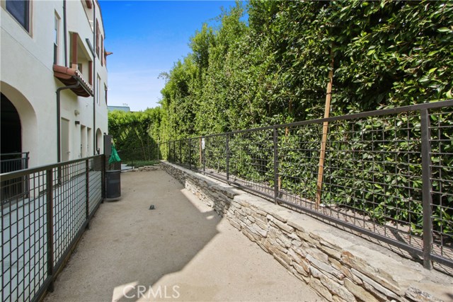 Fully enclosed dog run!
