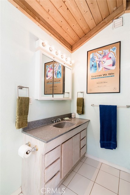 2111 Blossom Lane, Redondo Beach, California 90278, 2 Bedrooms Bedrooms, ,Residential,Sold,Blossom,SB19056683