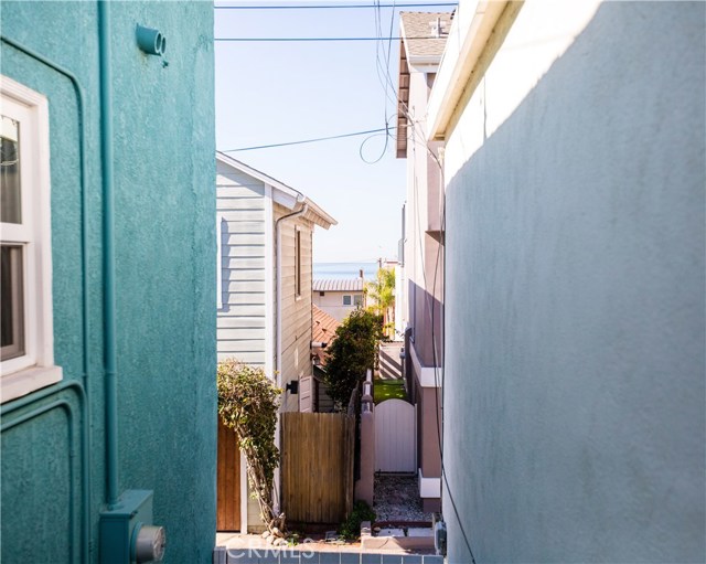 1520 Bayview, Hermosa Beach, California 90254, 3 Bedrooms Bedrooms, ,2 BathroomsBathrooms,Residential,Sold,Bayview,SB19028749