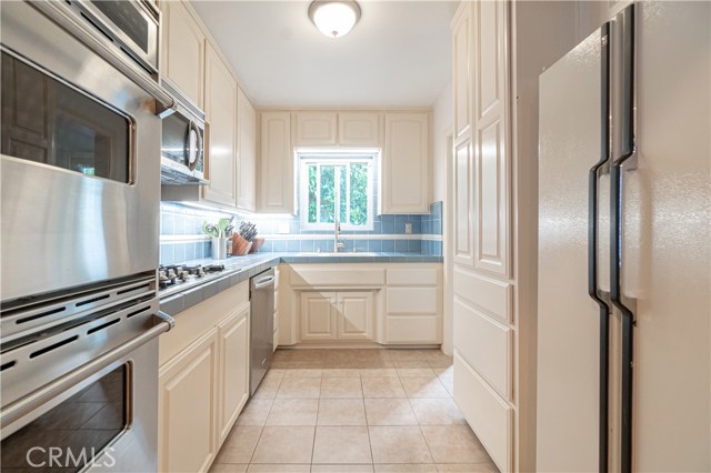 1505 Ford Avenue, Redondo Beach, California 90278, 4 Bedrooms Bedrooms, ,3 BathroomsBathrooms,Residential,Sold,Ford,SB20221423