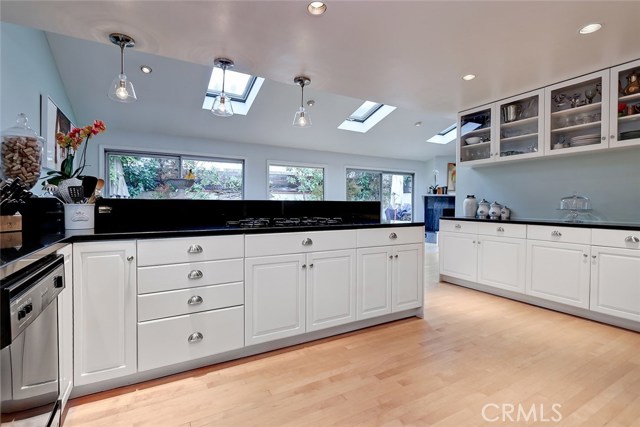 1212 Elm Avenue, Manhattan Beach, California 90266, 3 Bedrooms Bedrooms, ,2 BathroomsBathrooms,Residential,Sold,Elm,SB19051090