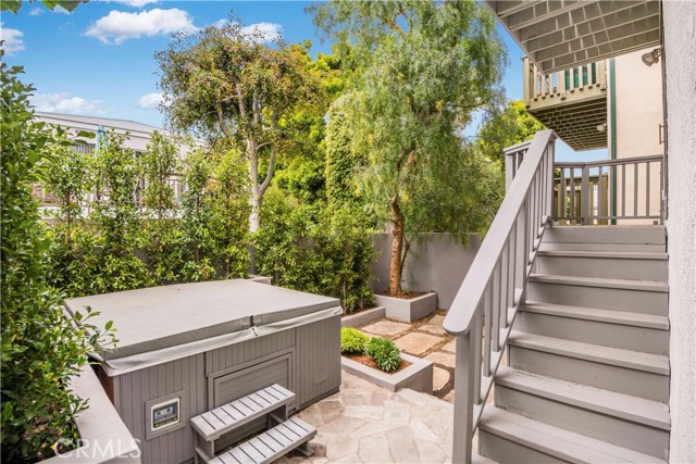 1023 4th Street, Hermosa Beach, California 90254, 3 Bedrooms Bedrooms, ,2 BathroomsBathrooms,Residential,Sold,4th,SB19152573