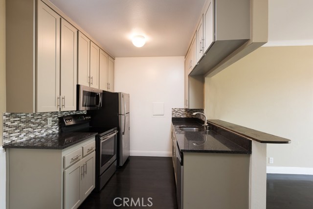 Kitchen w/ beautiful cabinets