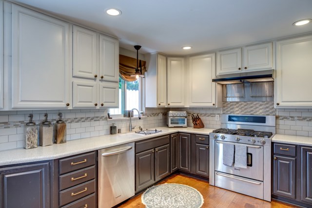 904 Knob Hill Avenue, Redondo Beach, California 90277, 4 Bedrooms Bedrooms, ,2 BathroomsBathrooms,Residential,Sold,Knob Hill,SB20157214