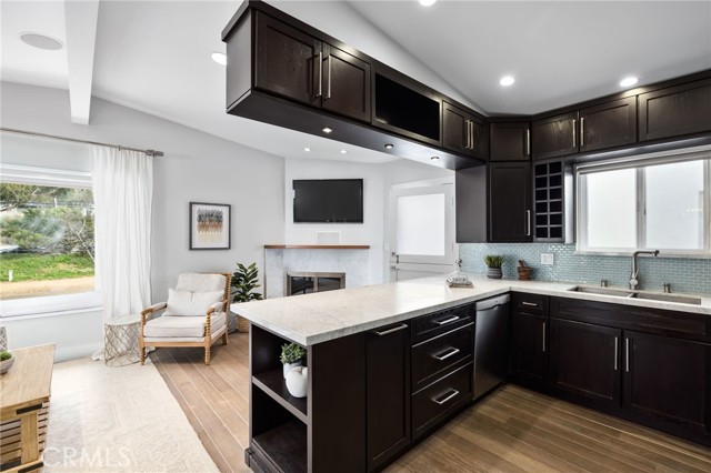 817 Valley Drive, Manhattan Beach, California 90266, 3 Bedrooms Bedrooms, ,2 BathroomsBathrooms,Residential,Sold,Valley,SB21017853