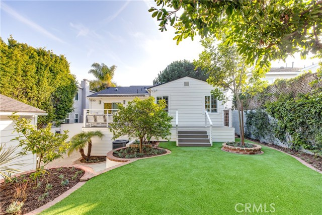 861 12th Court, Manhattan Beach, California 90266, 3 Bedrooms Bedrooms, ,1 BathroomBathrooms,Residential,Sold,12th,SB20006910