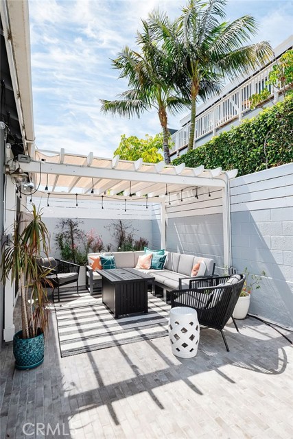 1641 Haynes Lane, Redondo Beach, California 90278, 2 Bedrooms Bedrooms, ,Residential,Sold,Haynes,SB20135411