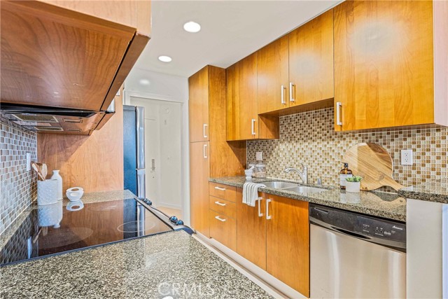 1 Bed Home for Sale in Hancock Park, California
