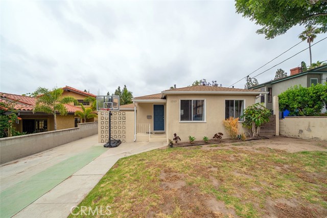 1717 11th Street, Manhattan Beach, California 90266, 3 Bedrooms Bedrooms, ,1 BathroomBathrooms,Residential,Sold,11th,SB19159919