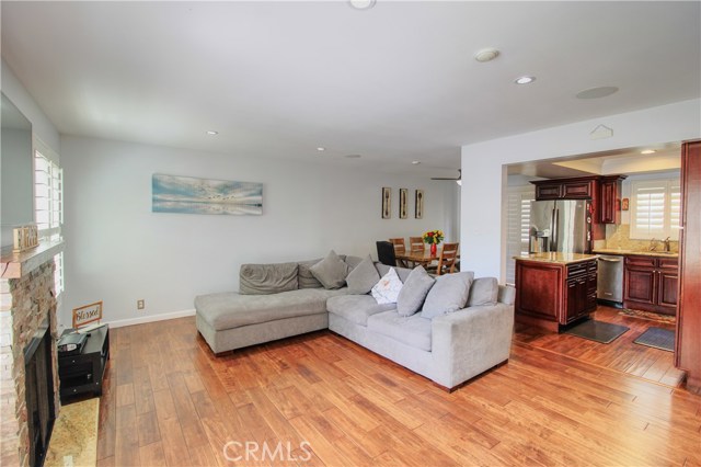 107 Helberta Avenue, Redondo Beach, California 90277, 3 Bedrooms Bedrooms, ,3 BathroomsBathrooms,Residential,Sold,Helberta,CV20148362