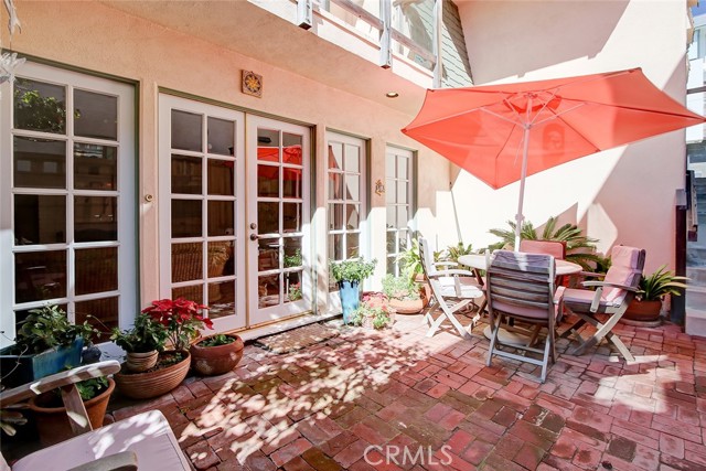 3208 The Strand, Manhattan Beach, California 90266, 6 Bedrooms Bedrooms, ,4 BathroomsBathrooms,Residential,Sold,The Strand,SB21084346