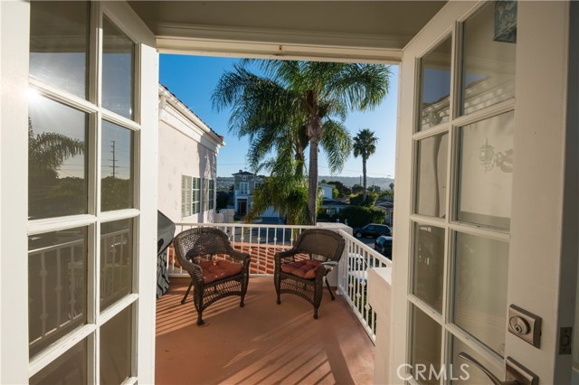 1021 Avenue D, Redondo Beach, California 90277, 4 Bedrooms Bedrooms, ,2 BathroomsBathrooms,Residential,Sold,Avenue D,SB21005310