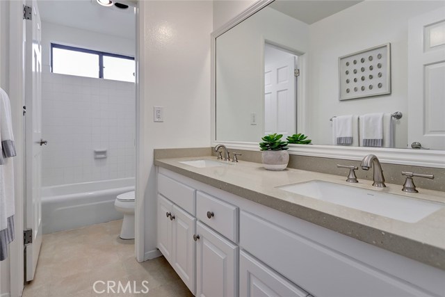 13 Laurel, Manhattan Beach, California 90266, 3 Bedrooms Bedrooms, ,1 BathroomBathrooms,Residential,Sold,Laurel,SB19057635