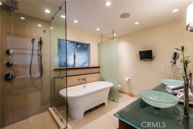 708 Garnet Street, Redondo Beach, California 90277, 3 Bedrooms Bedrooms, ,3 BathroomsBathrooms,Residential,Sold,Garnet,SB18229298