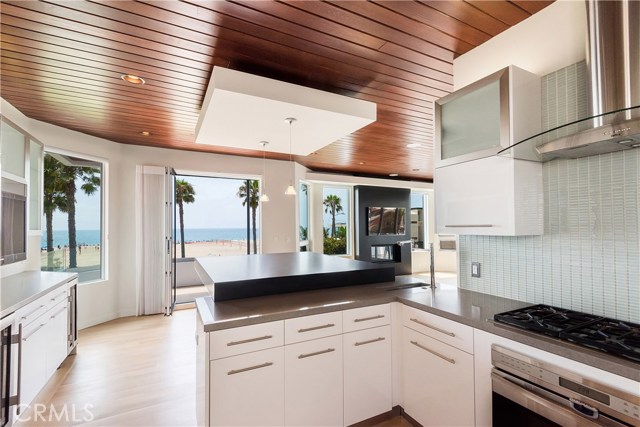 36 15th Street, Hermosa Beach, California 90254, 4 Bedrooms Bedrooms, ,2 BathroomsBathrooms,Residential,Sold,15th,SB18172756
