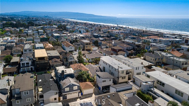 413 5th Street, Manhattan Beach, California 90266, 4 Bedrooms Bedrooms, ,2 BathroomsBathrooms,Residential,Sold,5th,SB21054746