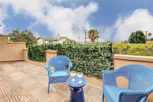 top level deck facing south/west - large outdoor space for bbq and relaxing