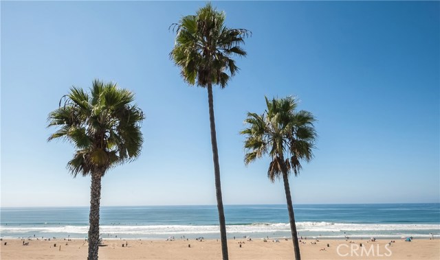 Enjoy beach living in El Porto.