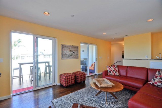 121 Guadalupe Avenue, Redondo Beach, California 90277, 4 Bedrooms Bedrooms, ,3 BathroomsBathrooms,Residential,Sold,Guadalupe,SB18068766