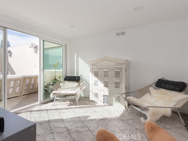 410 31st Street, Manhattan Beach, California 90266, 3 Bedrooms Bedrooms, ,2 BathroomsBathrooms,Residential,Sold,31st,SB20024556