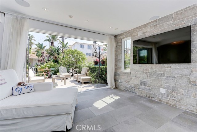 317 9th Street, Manhattan Beach, California 90266, 2 Bedrooms Bedrooms, ,2 BathroomsBathrooms,Residential,Sold,9th,SB20195791