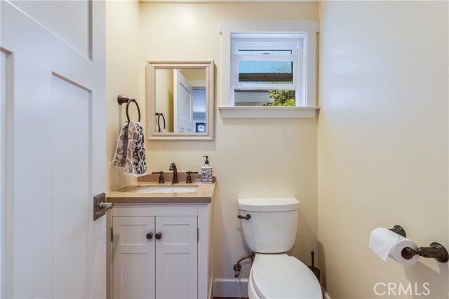 1st level powder room