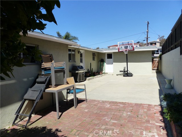 652 25th Street, Hermosa Beach, California 90254, 3 Bedrooms Bedrooms, ,2 BathroomsBathrooms,Residential,Sold,25th,SB17065422