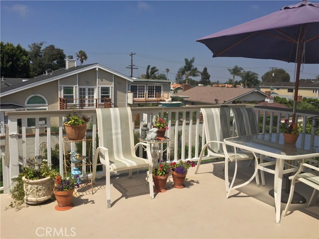 Upstairs large deck with views