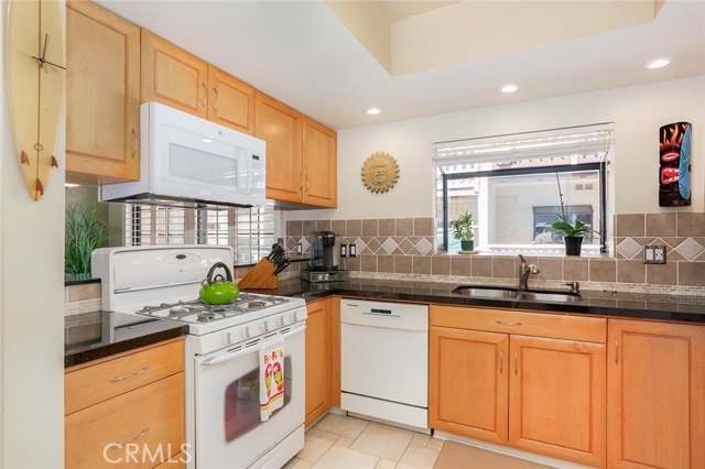 408 Avenue G, Redondo Beach, California 90277, 3 Bedrooms Bedrooms, ,1 BathroomBathrooms,Residential,Sold,Avenue G,SB17187838