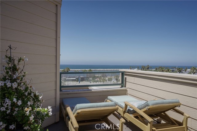 110 The Village, Redondo Beach, California 90277, 2 Bedrooms Bedrooms, ,2 BathroomsBathrooms,Residential,Sold,The Village,SB21171556