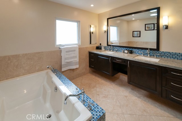 619 Broadway, Redondo Beach, California 90277, 3 Bedrooms Bedrooms, ,2 BathroomsBathrooms,Residential,Sold,Broadway,SB17102336