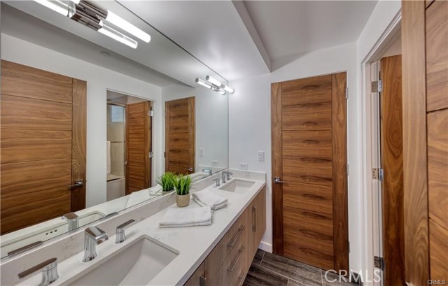 946 8th Street, Hermosa Beach, California 90254, 4 Bedrooms Bedrooms, ,3 BathroomsBathrooms,Residential,Sold,8th,SB20005641