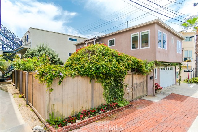 126 8th Street, Hermosa Beach, California 90254, 2 Bedrooms Bedrooms, ,2 BathroomsBathrooms,Residential,Sold,8th,SB18121226