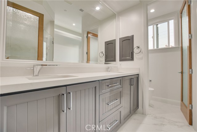 MASTER DUAL VANITIES